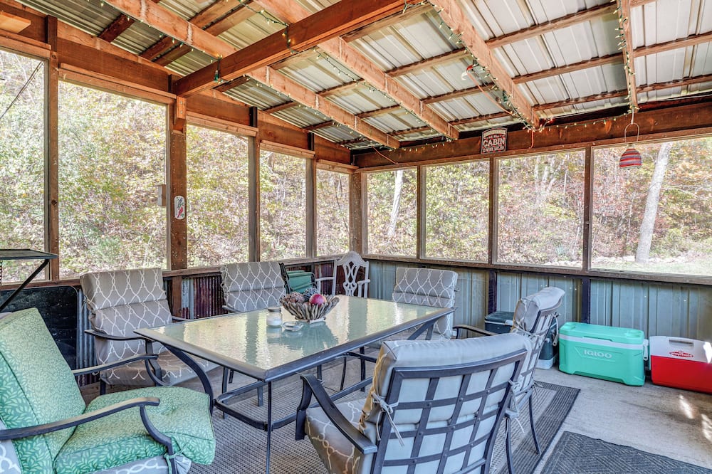 Hunters Welcome! Creekside Missouri Ozarks Cabin - Pilot Knob, MO