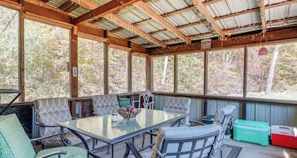 Hunters Welcome! Creekside Missouri Ozarks Cabin