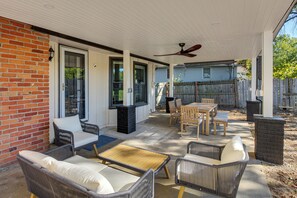 Interior - 19 Mi to Kansas City: Group Retreat w/ Game Room! (Blue Springs)