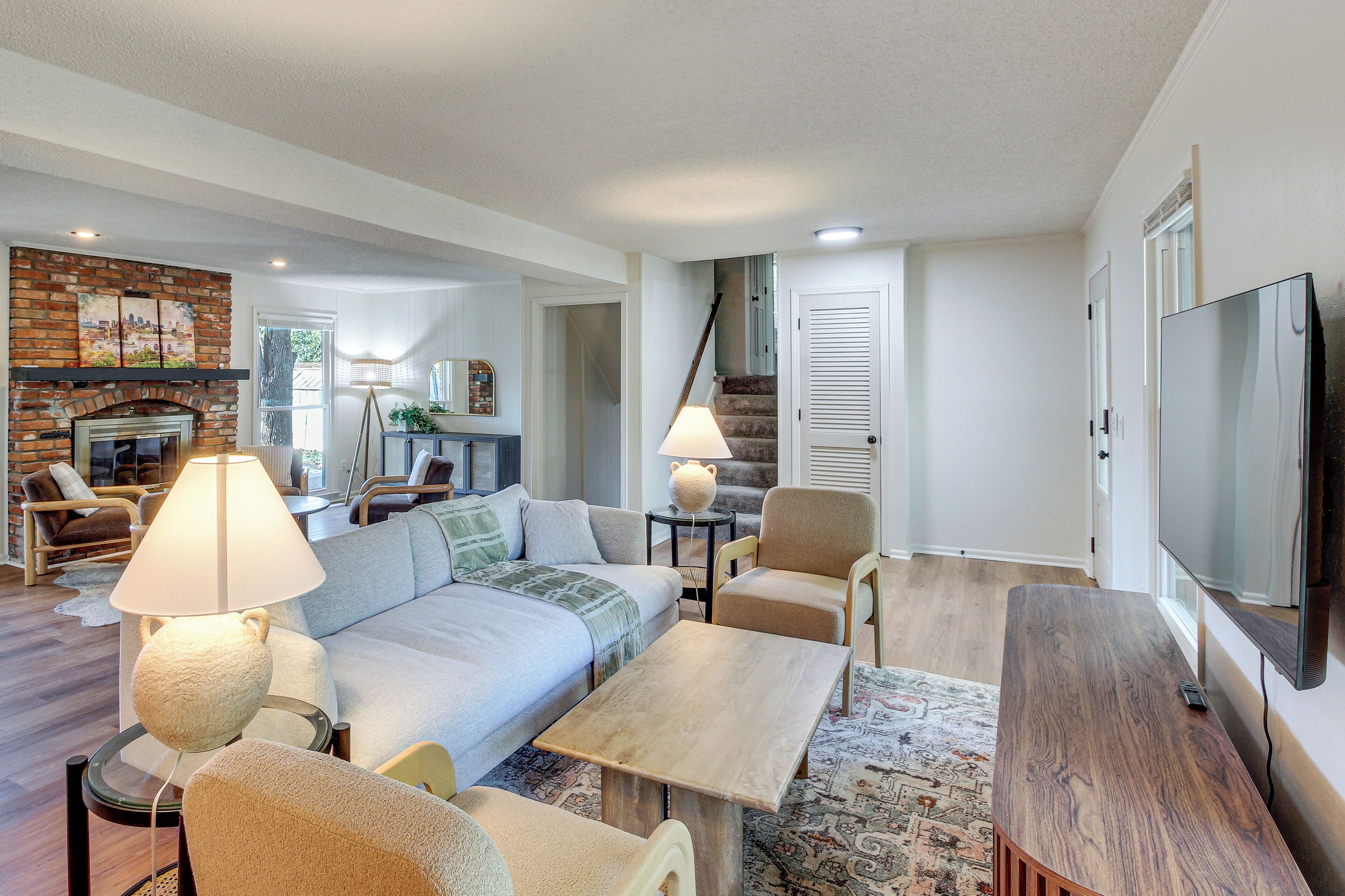 House (5 Bedrooms) | Interior