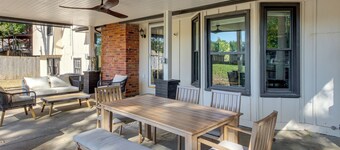 19 Mi to Kansas City: Group Retreat w/ Game Room!