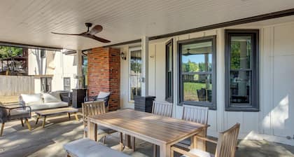 19 Mi to Kansas City: Group Retreat w/ Game Room!