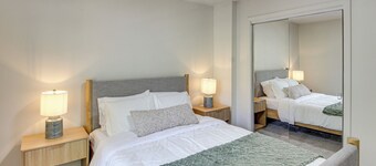 19 Mi to Kansas City: Group Retreat w/ Game Room!