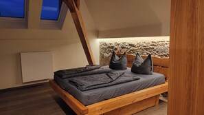 In-room safe, free WiFi