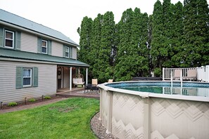 Pool - The Fern Cottage [private hot tub + pool] (Myerstown)