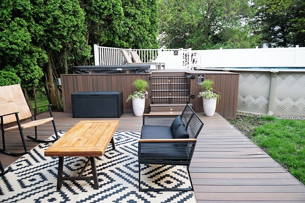 Outdoor dining - The Fern Cottage [private hot tub + pool] (Myerstown)