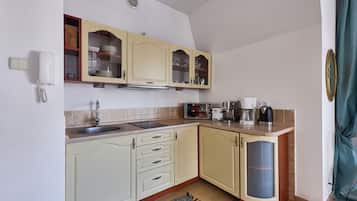 Apartament Comfort, cuina bàsica, entresol | Cuina bàsica privada