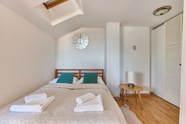 Comfort-Apartment, Kochnische, Zwischengeschoss | Bügeleisen/Bügelbrett, kostenloses WLAN