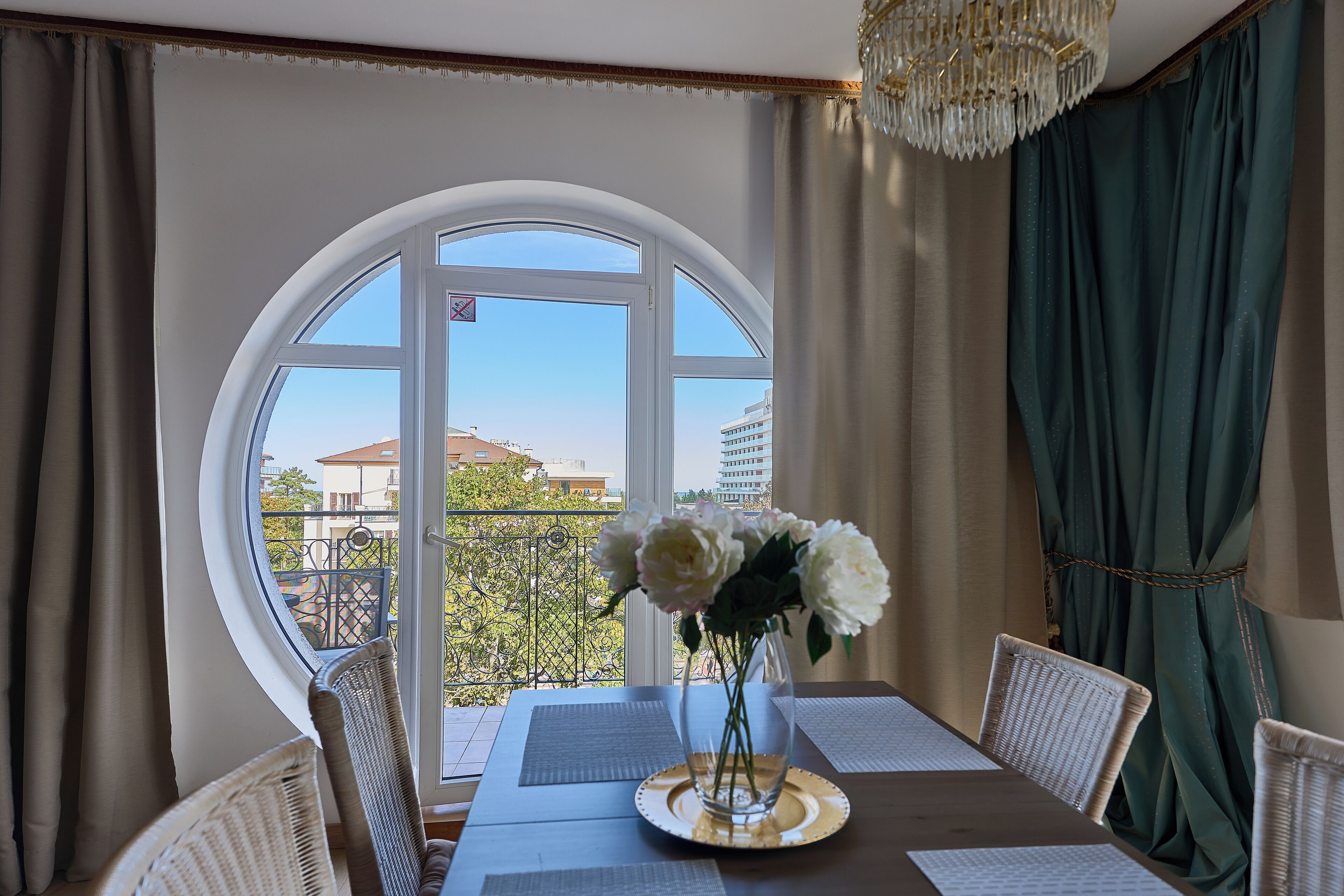 Comfort Apartment, Kitchenette, Mezzanine | Living area