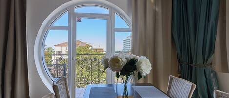 Comfort-Apartment, Kochnische, Zwischengeschoss | Wohnbereich