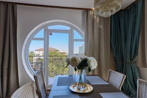 Departamento Confort, cocineta, mezzanine | Área de sala de estar