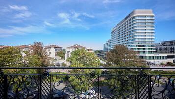 Comfort-Apartment, Kochnische, Zwischengeschoss | Blick vom Balkon