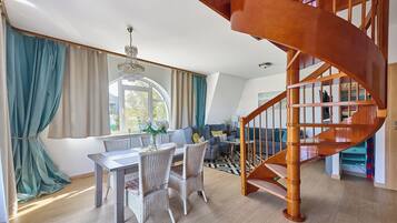 Comfort-Apartment, Kochnische, Zwischengeschoss | Wohnbereich