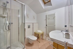 Comfort Apartment, Kitchenette, Mezzanine | Bathroom - Apartamenty Świnoujście - Trzy Korony (Świnoujście)
