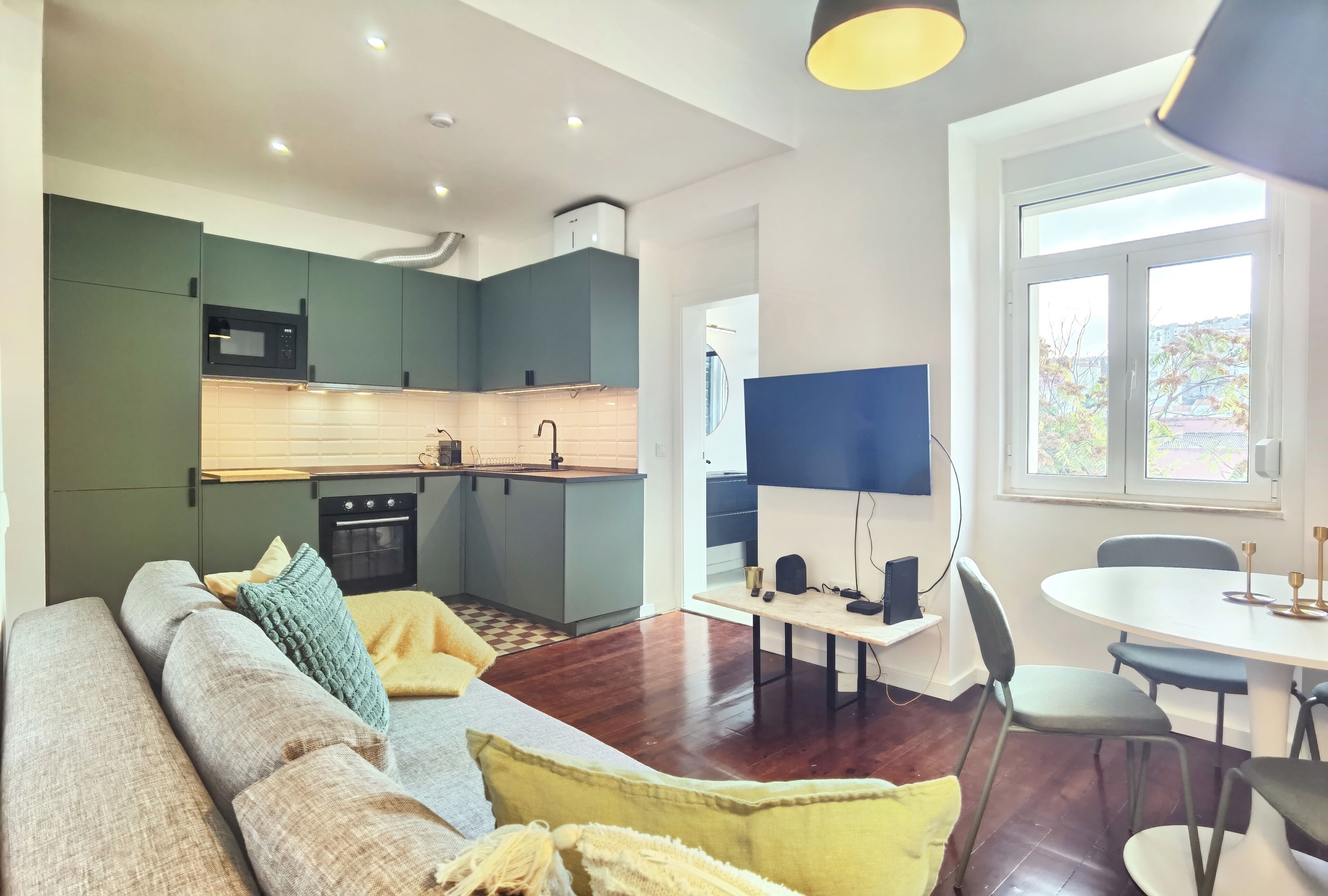 Televisor intel·ligent i estèreo 