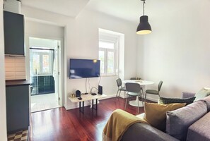 Smart TV, stereo - Castle View Lisbon Apartment, City center (Lisboa)