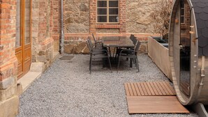 Terrace/patio - Ab 1 Person: Rittergut mit Kamin, Fasssauna und mehr Nähe Sächsische Schweiz Dresden (Großharthau)