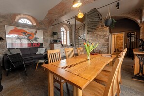 객실 내 식사 공간