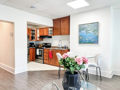 Cozy 2-Bedroom Main Floor Apt!