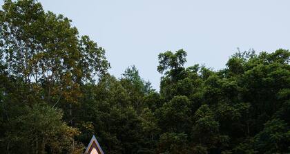 “The Pinnacle”, A Luxury A-frame Treehouse