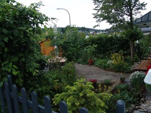 Property grounds - Holiday Home 'Fachwerkhaus Korntenne' with Mountain View, Private Terrace and Wi-Fi (Willingen (Upland))