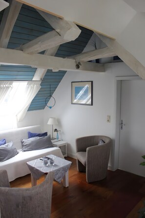 Fernseher, DVD-Player, Stereoanlage