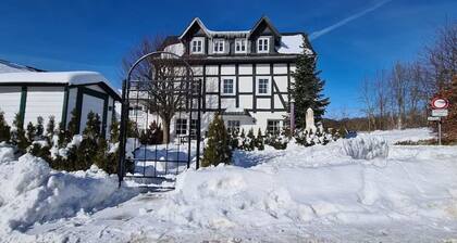 Ferienhaus 'Fachwerkhaus Korntenne' mit Bergblick, privater Terrasse und WLAN