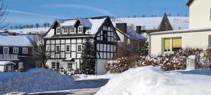 Exterior - Holiday Home 'Fachwerkhaus Korntenne' with Mountain View, Private Terrace and Wi-Fi (Willingen (Upland))