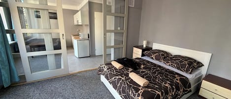 Desk, laptop workspace, iron/ironing board, free WiFi
