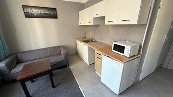 Basic Studio Suite | Private kitchenette