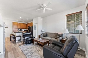 Télévision, cheminée