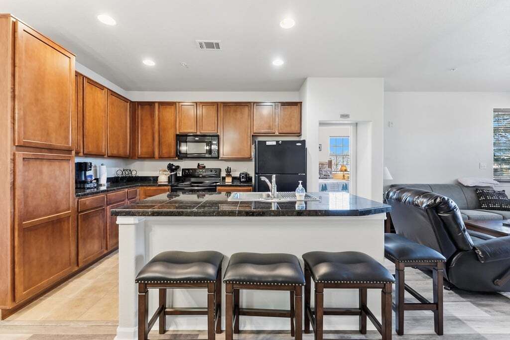 冰箱、微波炉、烤箱、炉灶