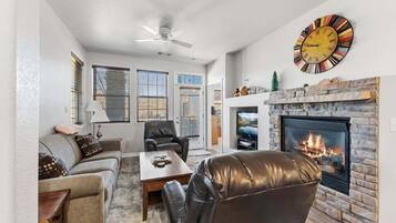 TV, fireplace
