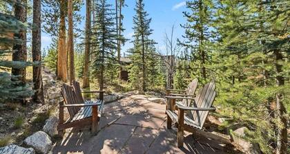True Grand Lake cabin getaway 3 bedroom, private hot tub, close to town