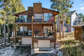 Exterior - Stay in this lovely tri-level townhome in a quiet local Fraser neighborhood. Sp (Fraser)