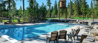 3 King Suites! Hot Tub, Drive-Thru Driveway! Oversized Garage, Open Living!