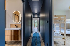 4 室のベッドルーム、WiFi、ベッドシーツ
