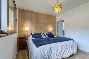 4 室のベッドルーム、WiFi、ベッドシーツ