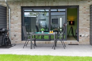 تناول الطعام بالخارج