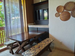 Apartment | Dining - Apart in Condowith Pool and Lake Access Cve0709 (Mata de São João)