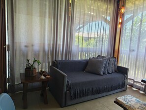 Apartment | Living area | 32-inch Smart TV with digital channels - Apart in Condowith Pool and Lake Access Cve0709 (Mata de São João)