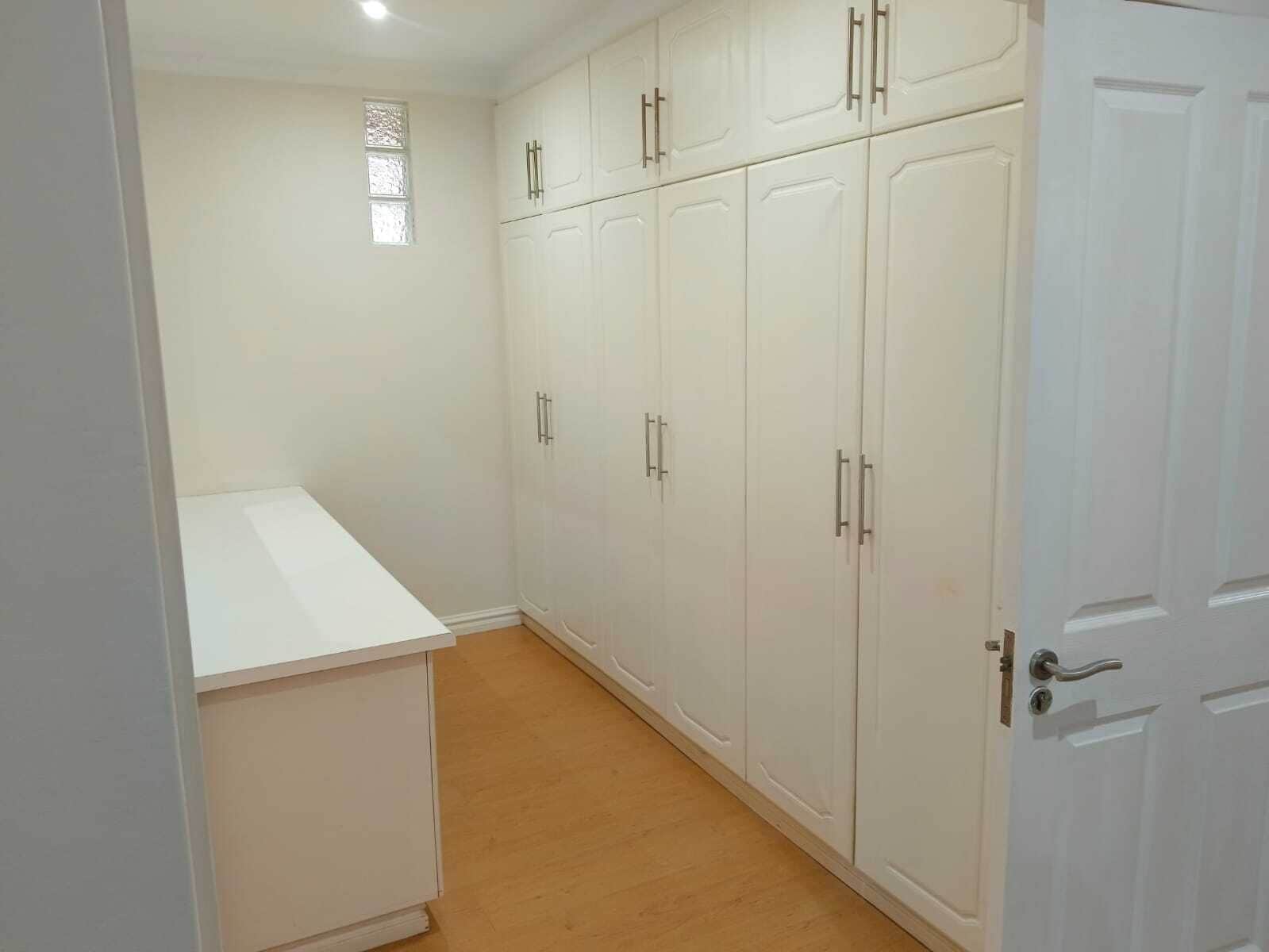 Bàn ủi/dụng cụ ủi quần áo 