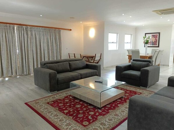 Living area - Pioneer Guest House (DURBAN)