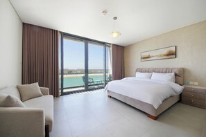 Villa, 4 slaapkamers, uitzicht op strand, aan het strand | Een laptopwerkplek, een strijkplank/strijkijzer, gratis wifi, beddengoed