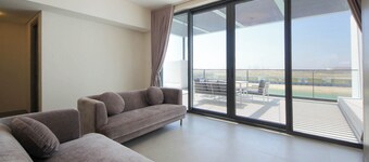 Silk Valley-4B with Private Beach Access