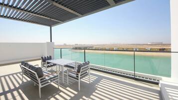 Vila, 4 quartos, vista para a praia, de frente para a praia | Vista da sacada