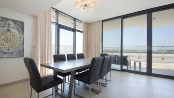 Villa, 4 chambres, vue plage, en front de plage | Salle Ă manger