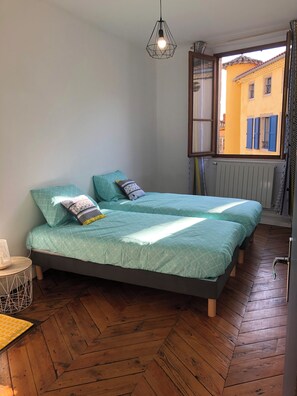 2 bedrooms, internet, bed sheets - Welcome to this large, elegant apartment. (Brioude)