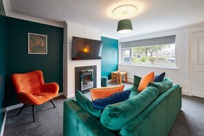 TV, offices - Host & Stay | Osprey Drive (Blyth)