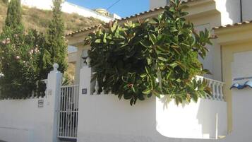 House, 2 Bedrooms, Balcony, Garden View | Property grounds